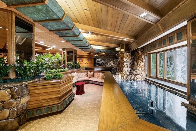 Building Photo - 2000 Towerside Terrace