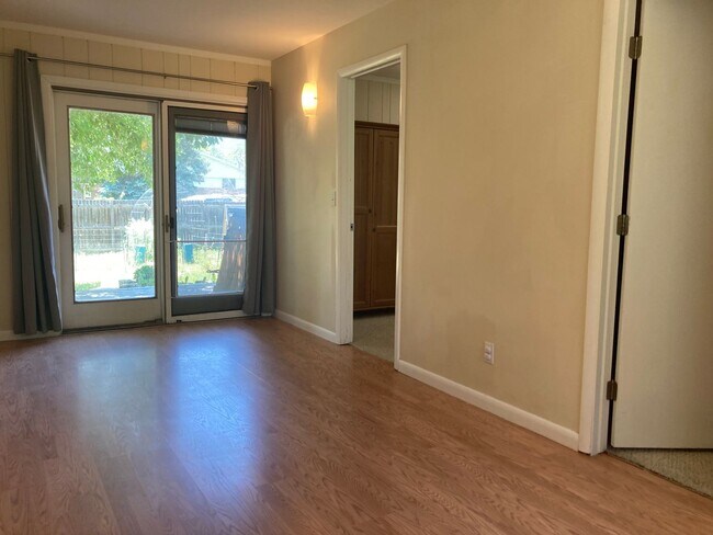 Building Photo - Huge 5BR, large yard, fireplace, big rooms! (Bellaire)