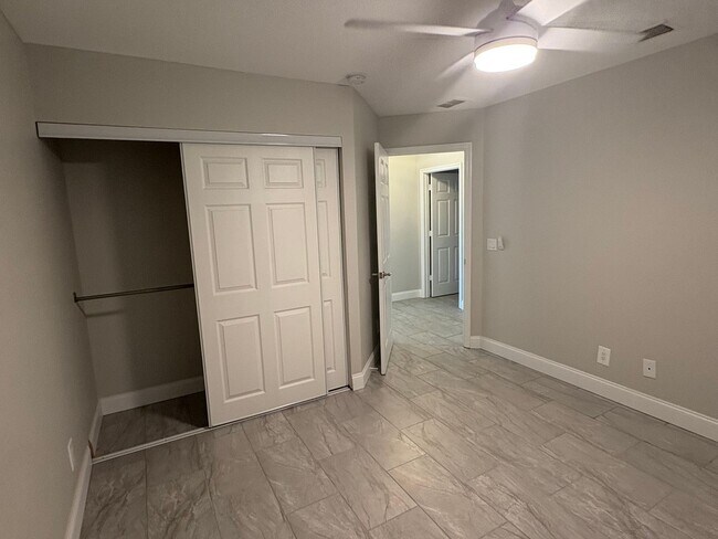 Building Photo - 3/2/2 with Solar!