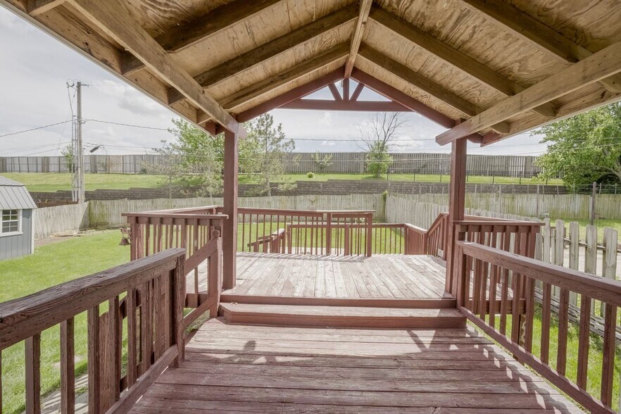 Building Photo - 10725 Cleveland Ave