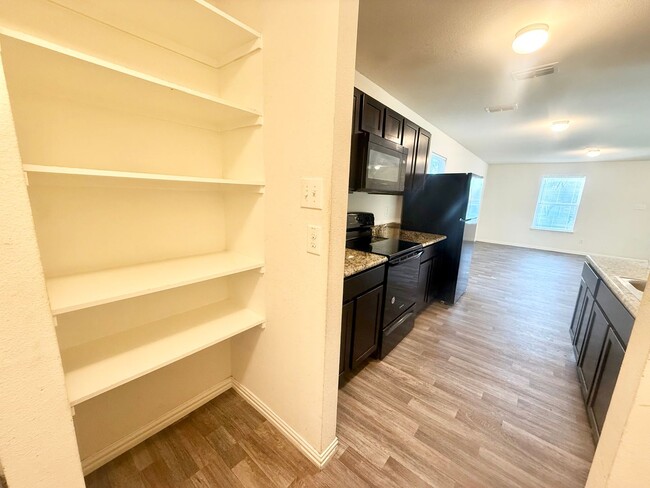 Building Photo - 3-bed/2-bath built in 2020!