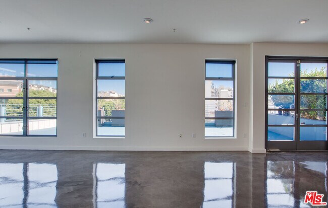 Building Photo - 1358 4th St