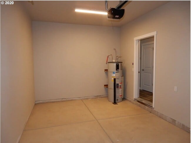 Building Photo - 1142 R St