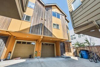 Building Photo - 3 bedroom in Seattle WA 98199