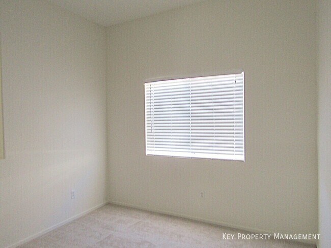 Building Photo - 10245 S Maryland Pkwy