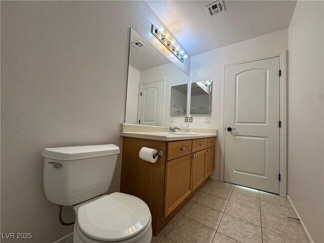 Building Photo - 9501 Ironsend St