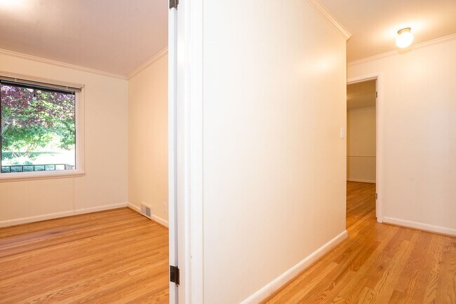 Building Photo - Beautiful Magnolia Brick close to village ...