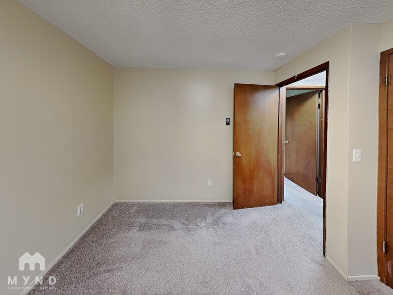 Building Photo - 218 10th St