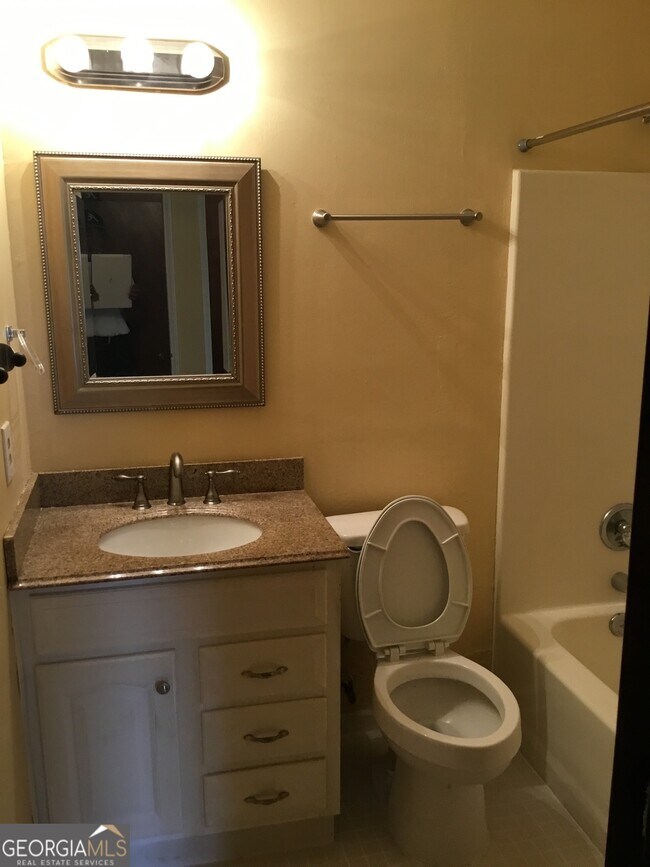 Building Photo - 2819 Bay Leaf Dr SE