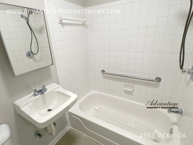 Building Photo - 4983 Vickie Dr