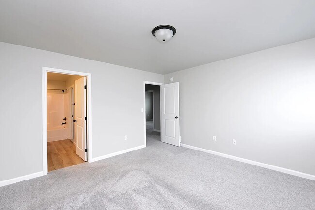 Building Photo - 2383 Eagle Vly Dr S