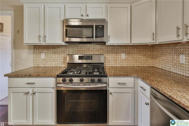 Building Photo - 2811 Kingsview Ave