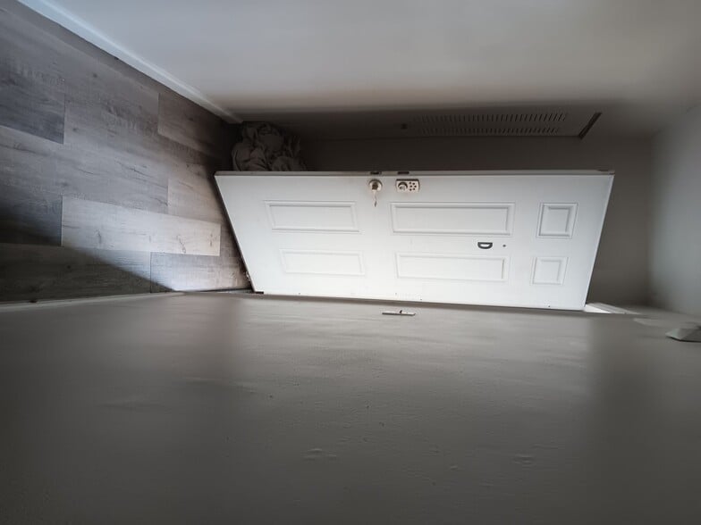 Building Photo - 2541 Myrtle Ave