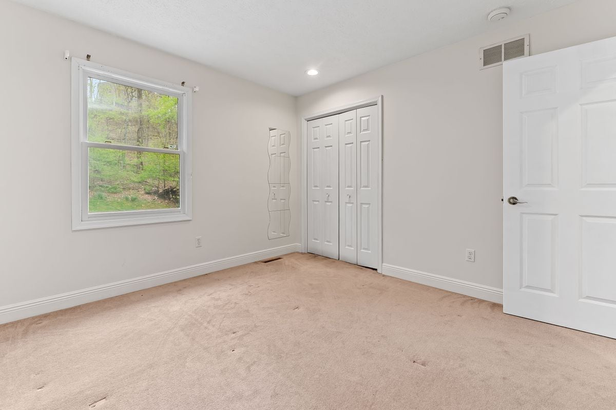 Building Photo - 4673 Shadyside Ln
