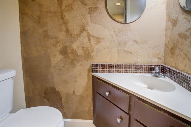 Building Photo - 10615 Briar Forest Dr