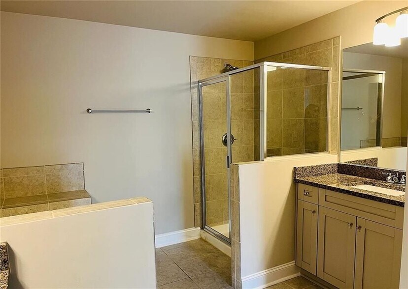Building Photo - 6005 Arbor Knoll Pl