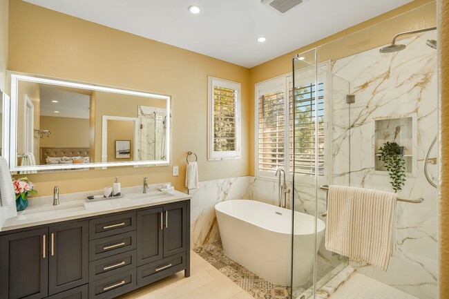 Building Photo - Comfortable and nicely upgraded home for r...