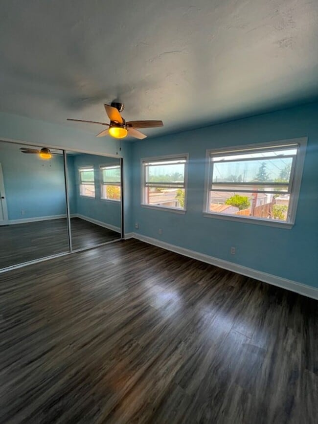 Building Photo - La Mesa Multi