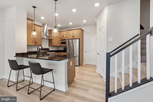 Building Photo - 45176 Drowes Ter