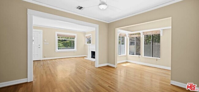 Building Photo - 1149 N Poinsettia Pl