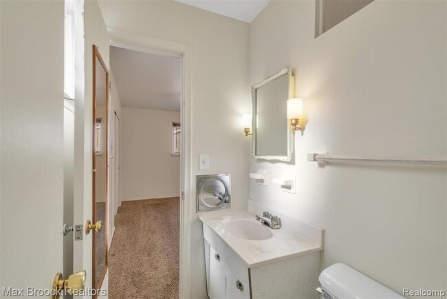 Building Photo - 1102 Davenport Dr