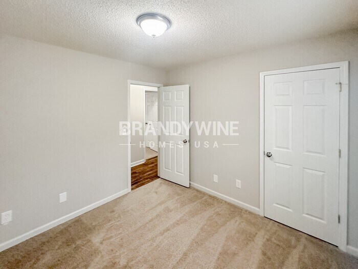 Building Photo - 700 Newport Dr