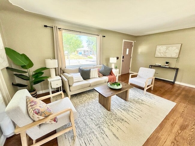Building Photo - FREE AUGUST RENT!! - Sweet Bungalow in Par...