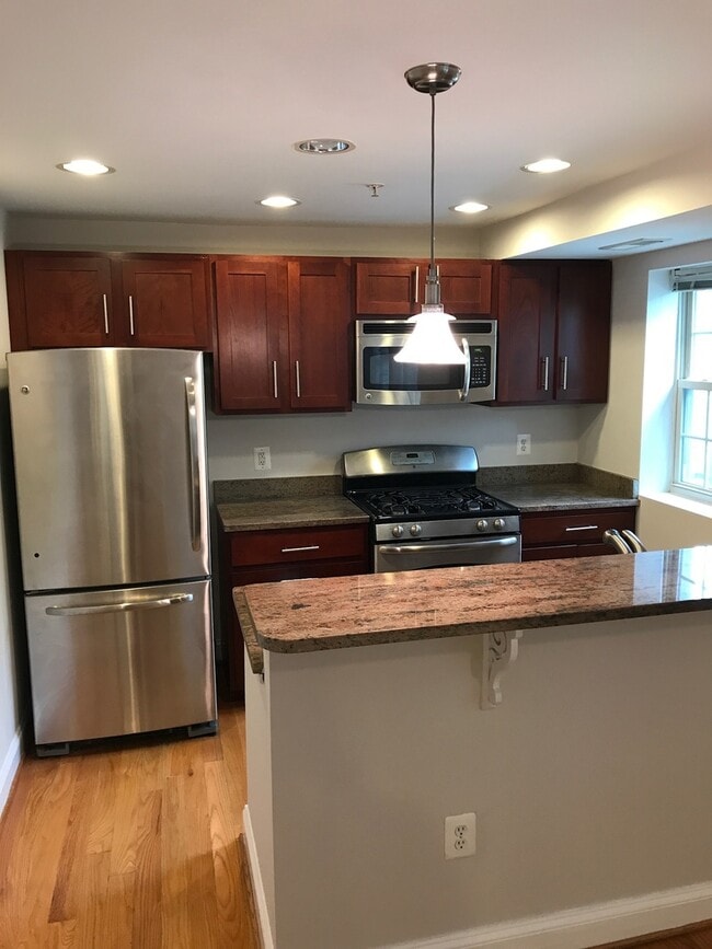 Building Photo - Great Opportunity In H St