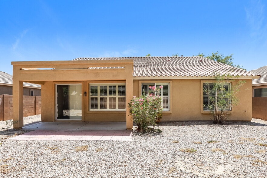 Building Photo - 20960 E Via Del Rancho Rd