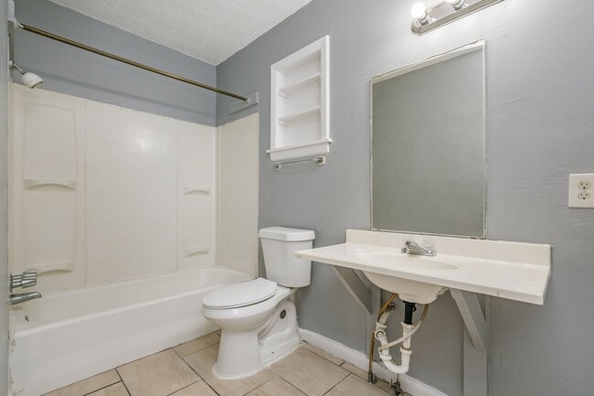 Building Photo - La Luna Luxury Suites