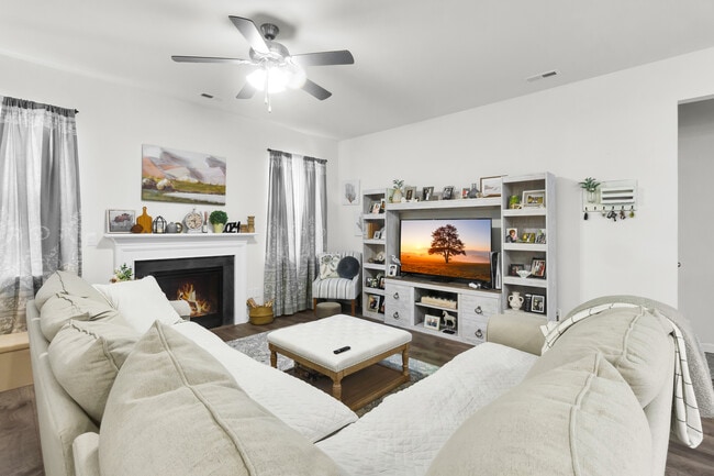 Building Photo - 1011 Spivey Cir