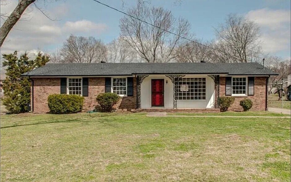 Building Photo - 147 Oak Park Dr