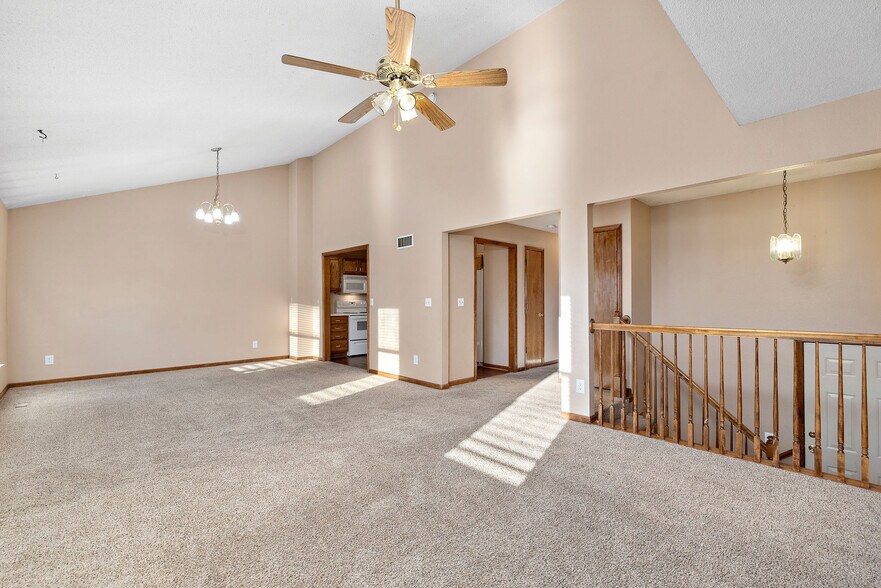 Building Photo - 937 Goldfinch Ln