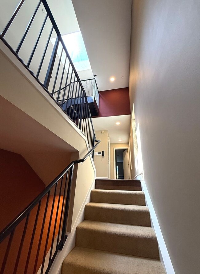 Building Photo - HUGE MODERN BRIGHT Potrero Hill Top Floor ...