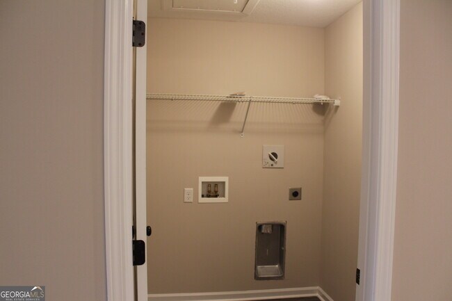 Building Photo - 425 Andover Dr
