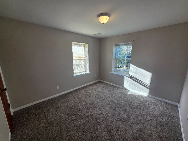 Building Photo - 9559 Kings Hwy