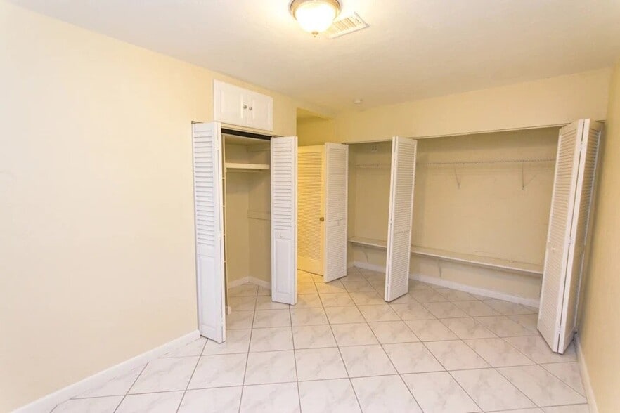 Building Photo - 6900 Cypress Rd