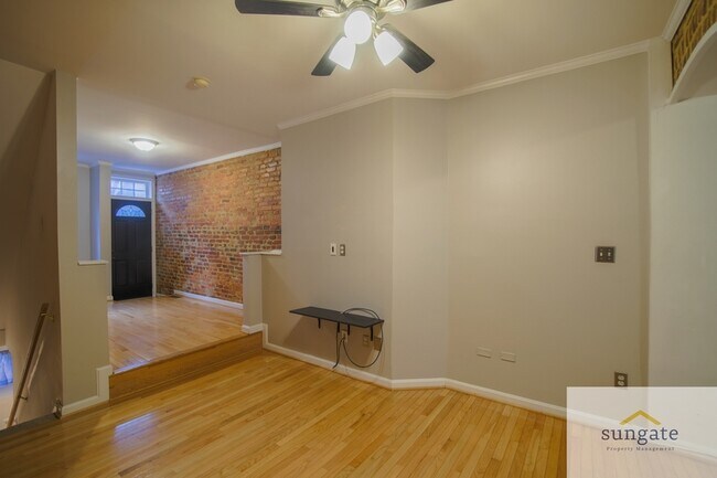 Building Photo - 615 S Glover St