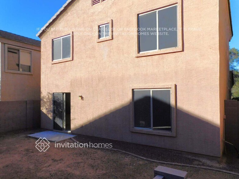 Building Photo - 12921 W Fleetwood Ln
