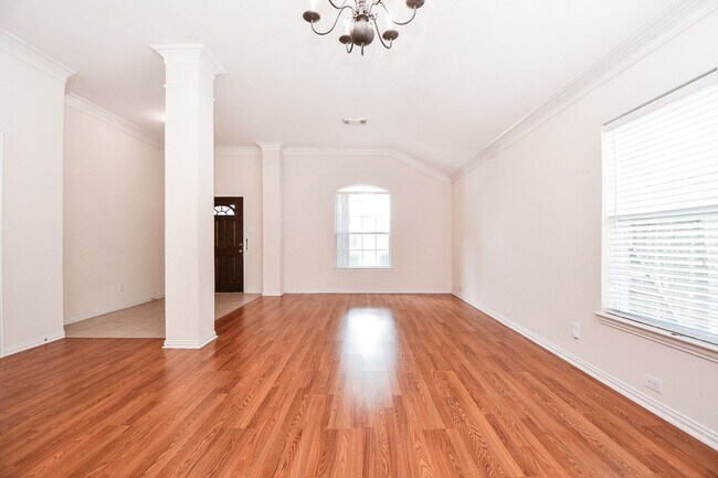 Building Photo - 18006 Willow Cliff Ln