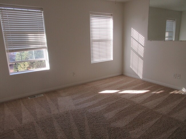 Building Photo - 917 S Laurie Ln