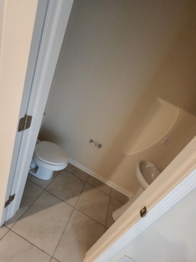 Building Photo - 875 Gate Run Rd