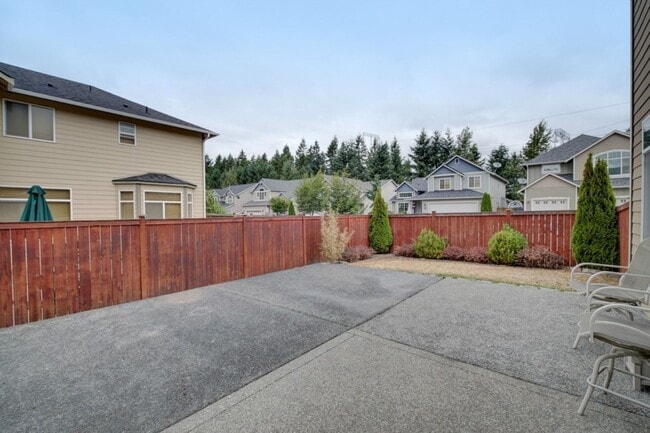 Building Photo - Beautiful home on corner lot!