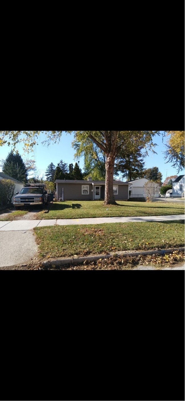 Building Photo - 1340 Mound Ave