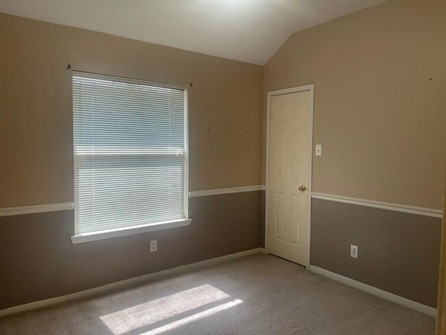 Building Photo - 3810 Hillbrook Dr