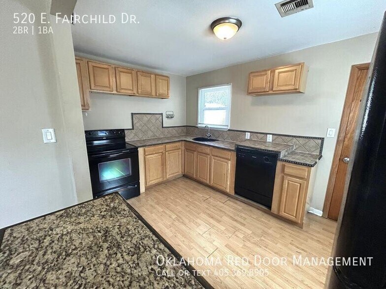 Building Photo - 520 E Fairchild Dr