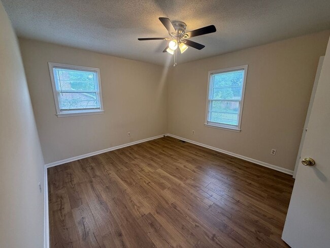 Building Photo - 1570 Marett Blvd