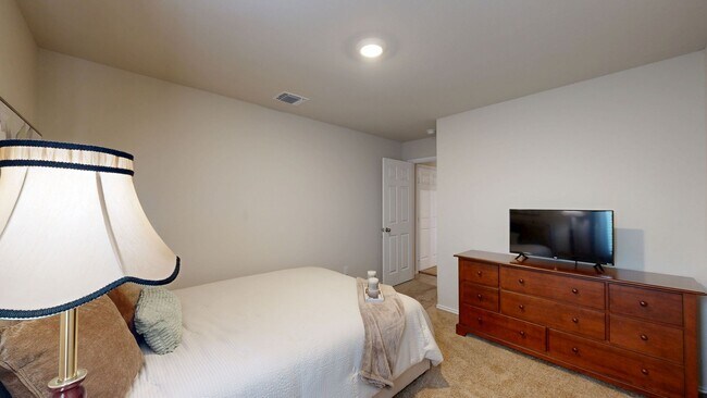 Building Photo - Stunning 4 bedroom home in pristine condition!!!