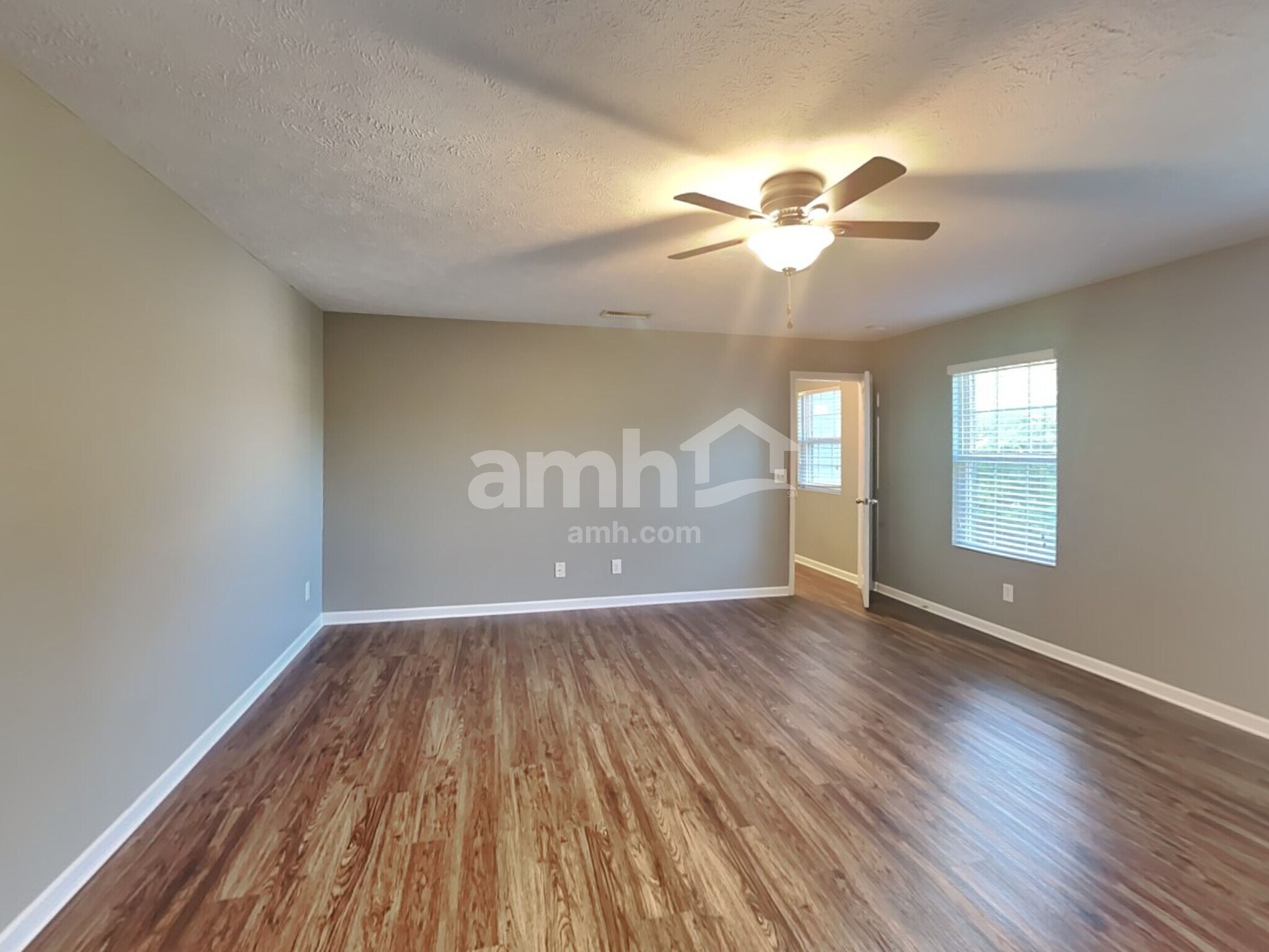 Building Photo - 1010 Harmony Ln
