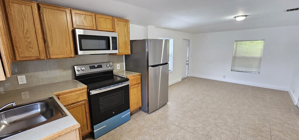 Building Photo - 1455 NE 146th St